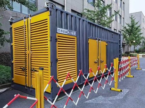 定边如何使用转速表检查发动机的转速？