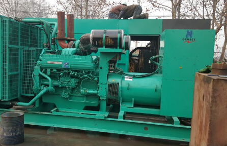 定边发电机组如何判断水冷式机油散热器内部是否需要清洗？