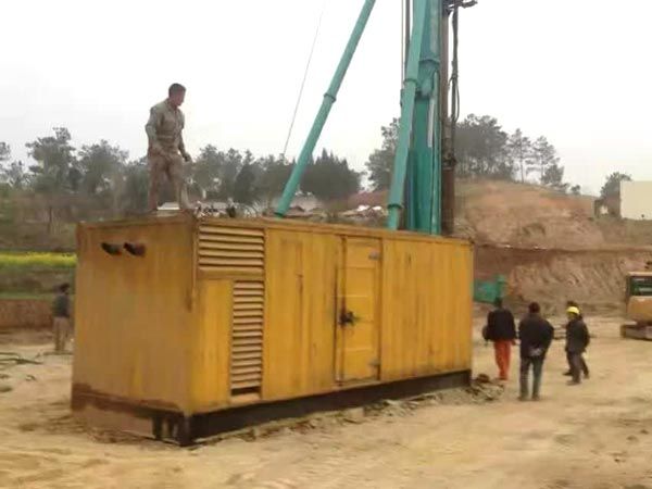 定边如何判断水冷式机油散热器密封件是否需要更换？